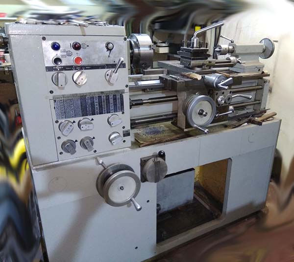 Загальний вигляд токарно-гвинторізного верстата 16Б05А 16Б05А Загальний вигляд токарно-гвинторізного верстата